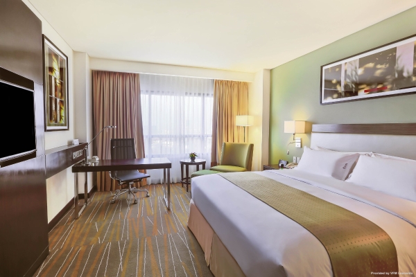 Holiday Inn & Suites MAKATI